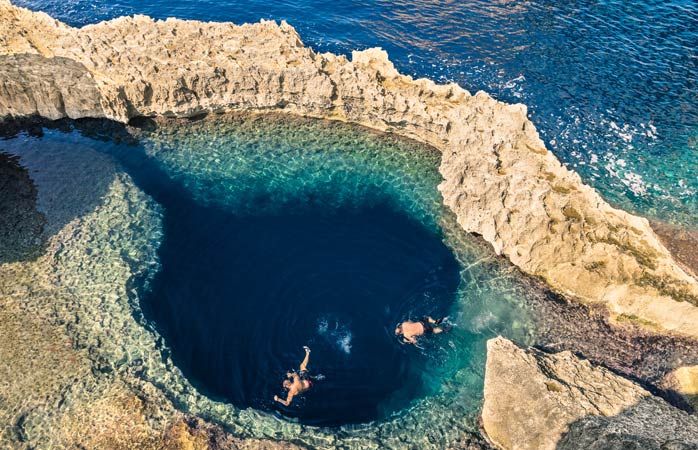Immersioni nel Blue Hole sull'isola di Gozo