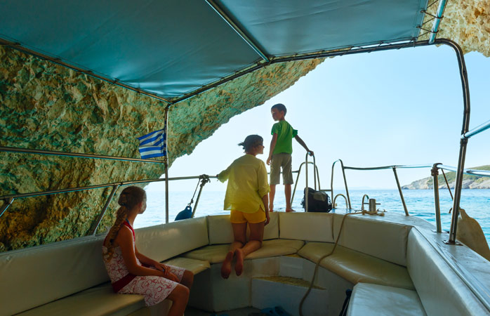 Lasciate i bambini al timone durante la vostra vacanza a Zante Lasciate i bambini al timone durante la vostra vacanza a Zante