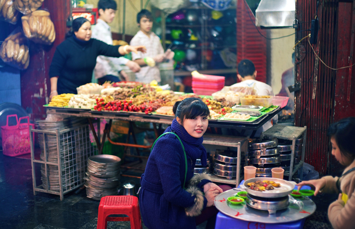 Hanoi street food. © Maxime Guilbot