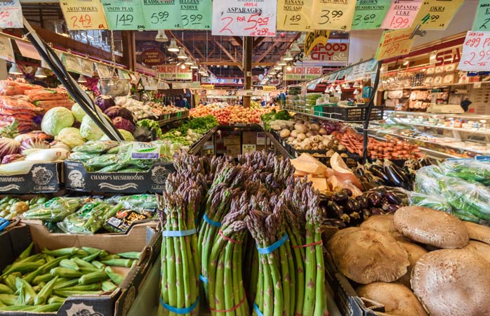 Il paradiso della verdura al Granville Island Public Market di Vancouver