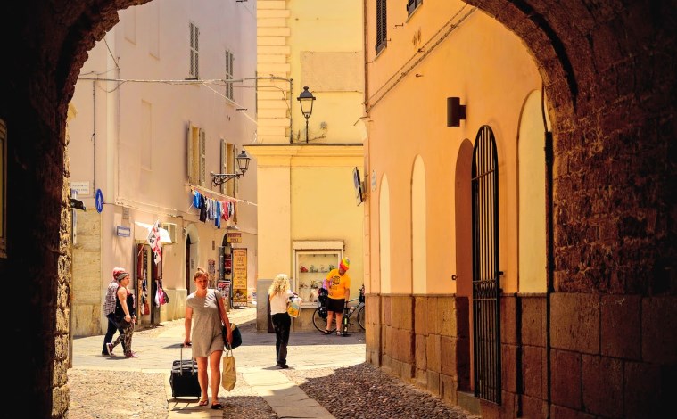 Le stradine di Alghero, in provincia di Sassari