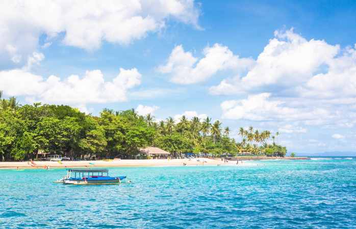 La famosa spiaggia Senggigi a Lombok, Indonesia. 