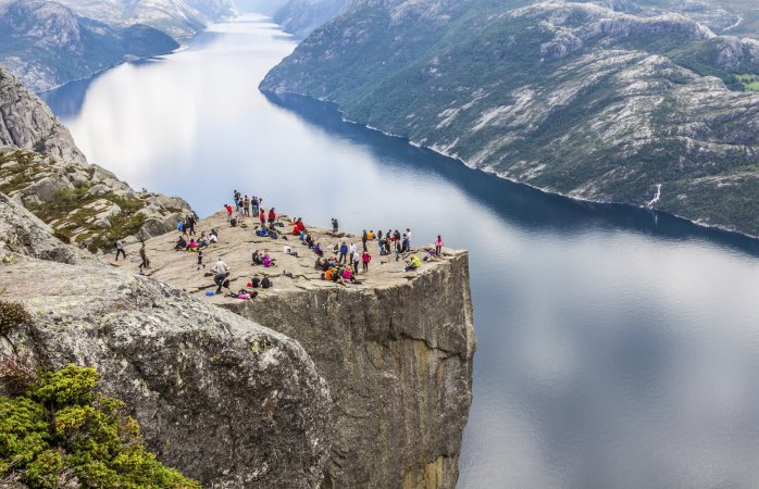 Turisti sul Preikestolen, Norvegia