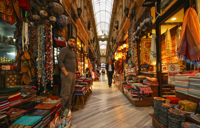 Uno dei numerosi negozi tipici di Istanbul. © Miguel Virkkunen Carvalho 