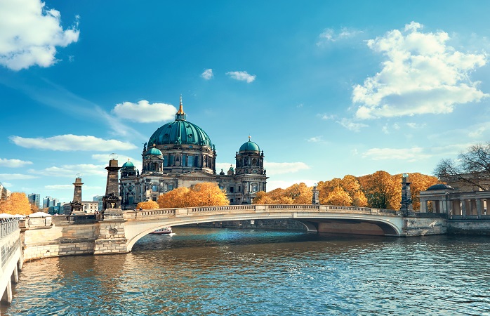 Il duomo di Berlino nel quartiere centrale Mitte