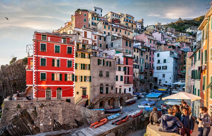 La coloratissima Riomaggiore, una delle perle nelle Cinque Terre