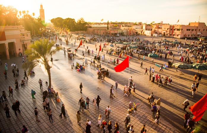 Piazza Jamaa el Fna a Marrakech, popolata più che mai al calar della sera