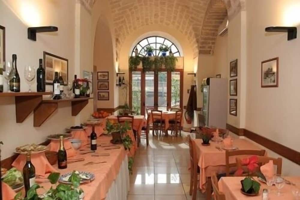 Hotel Adria a Bari, l'Italia da 72 €: offerte, recensioni, foto