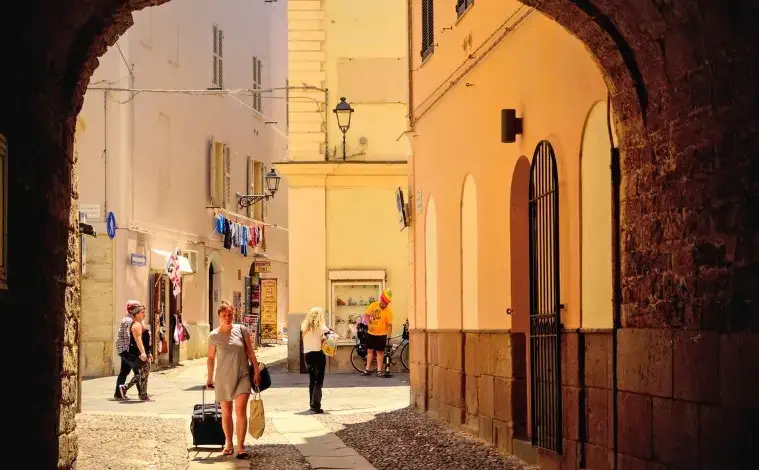 Le stradine di Alghero, in provincia di Sassari
